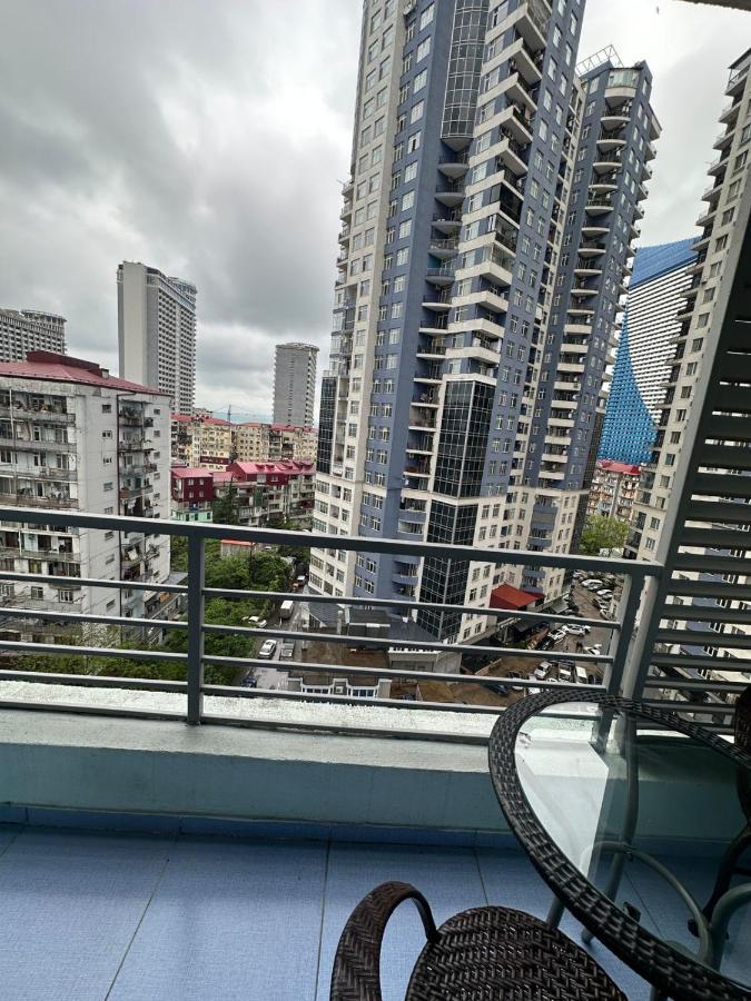 Pirosmani Mini Hotel บาทูมิ ภายนอก รูปภาพ