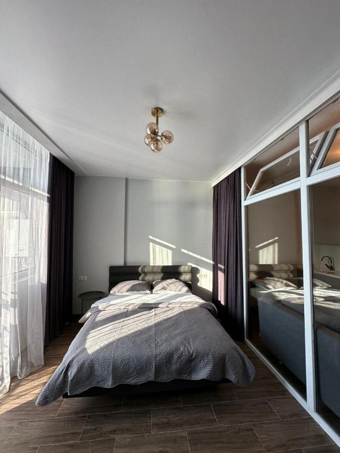 Pirosmani Mini Hotel บาทูมิ ภายนอก รูปภาพ