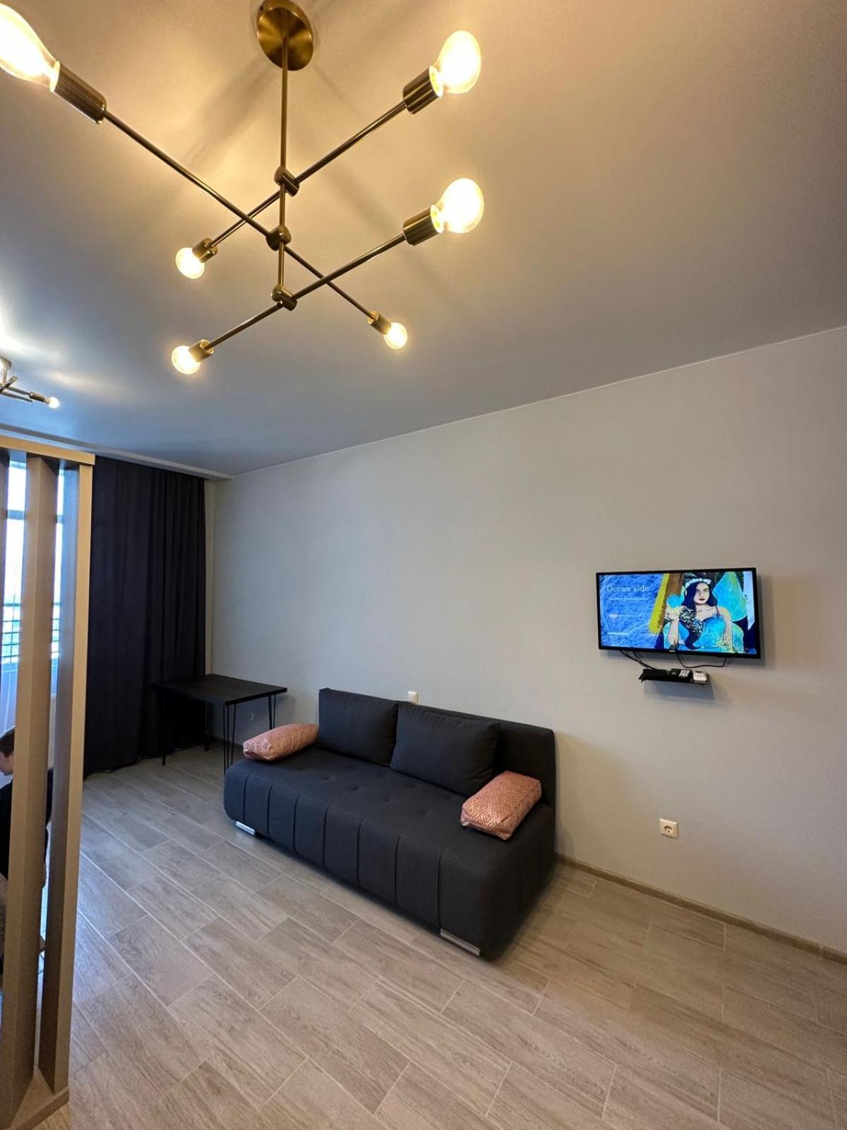 Pirosmani Mini Hotel บาทูมิ ภายนอก รูปภาพ