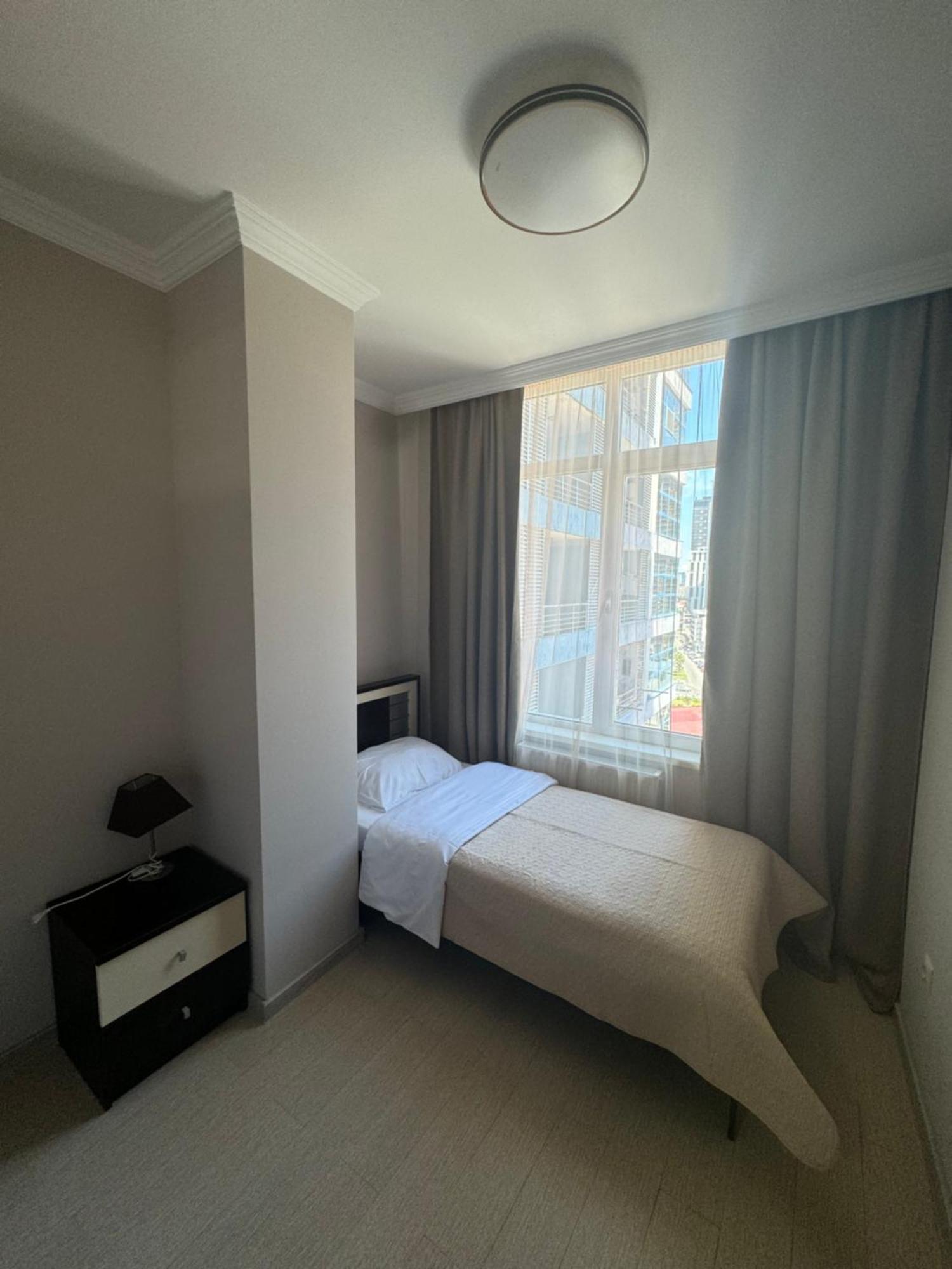 Pirosmani Mini Hotel บาทูมิ ภายนอก รูปภาพ
