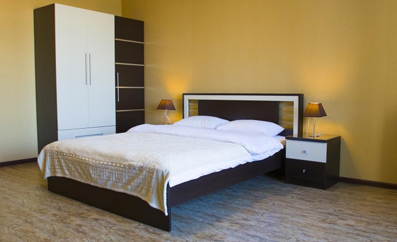 Pirosmani Mini Hotel บาทูมิ ภายนอก รูปภาพ