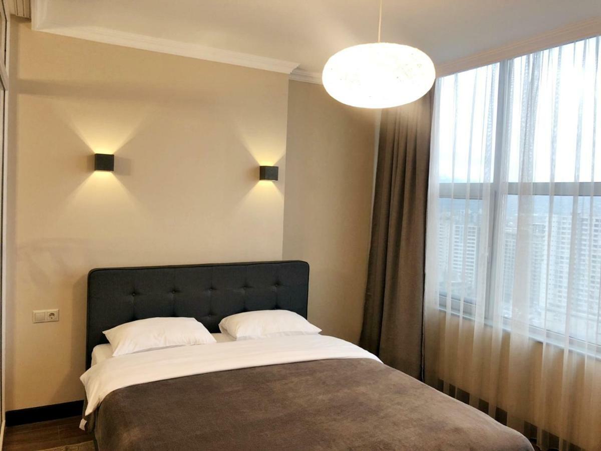Pirosmani Mini Hotel บาทูมิ ภายนอก รูปภาพ