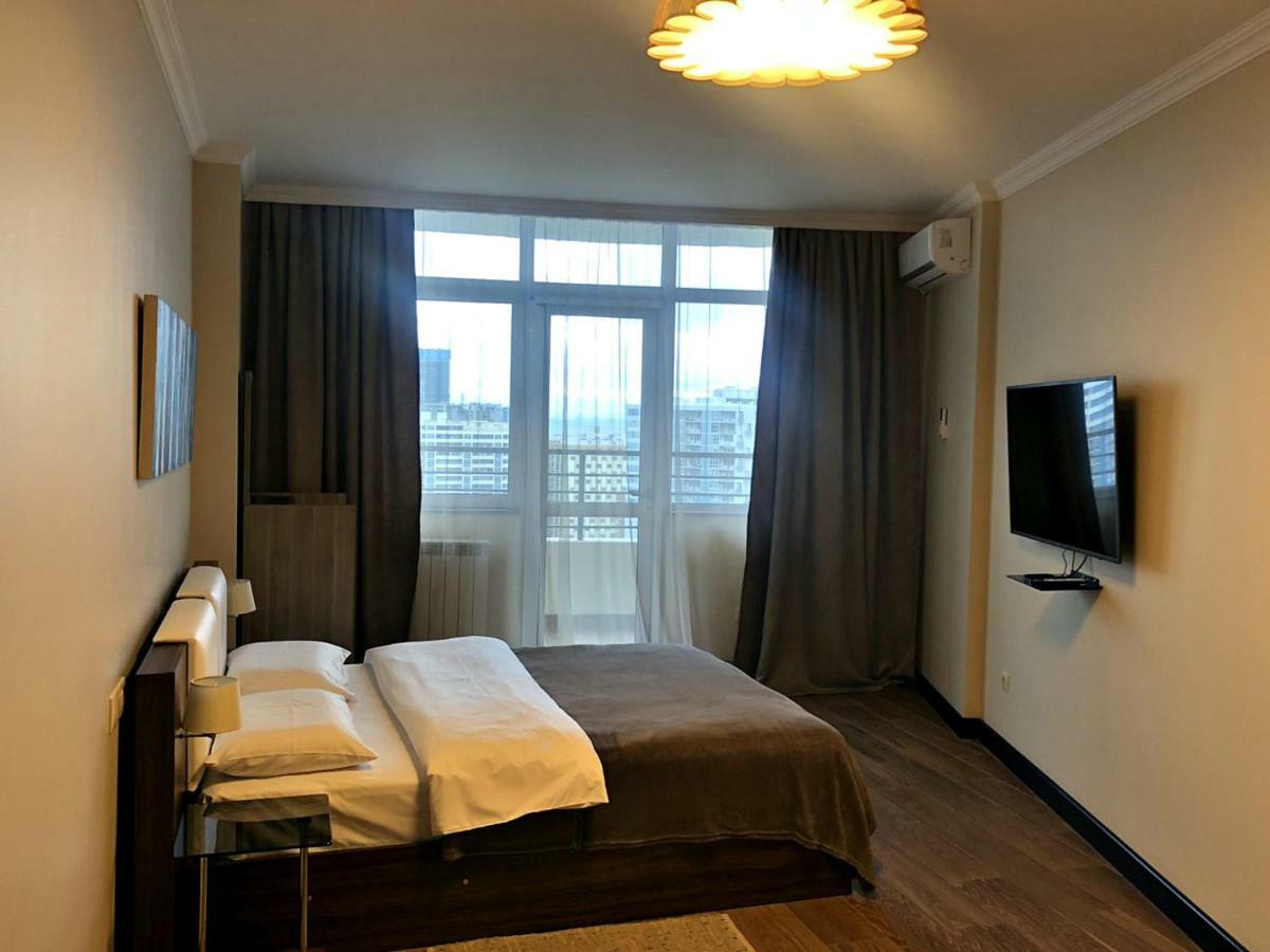 Pirosmani Mini Hotel บาทูมิ ภายนอก รูปภาพ